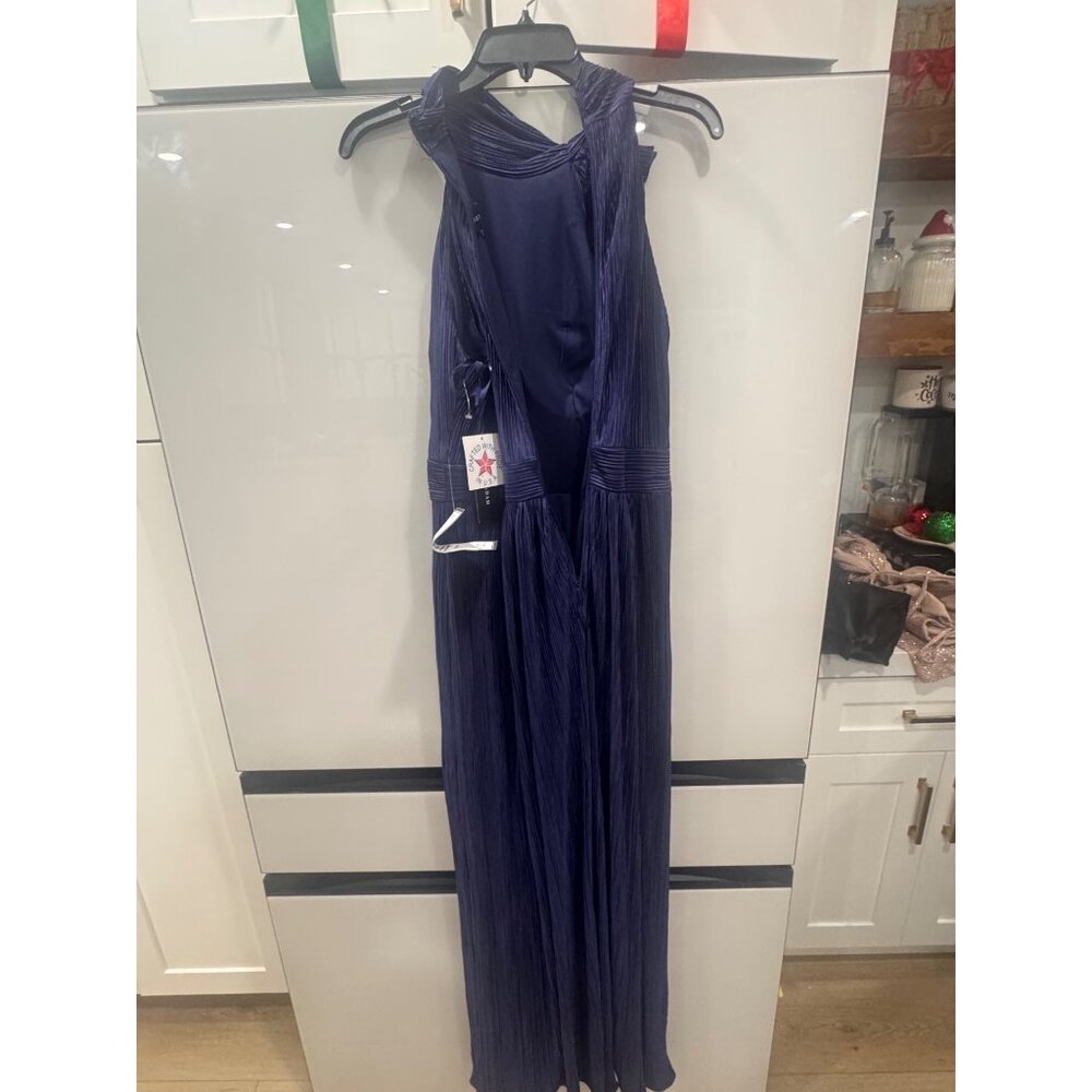 Betsy & Adam Navy Blue Pleated Halter Gown With Floral Neck Detail Size 6 - Picture 5 of 8